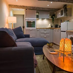 Vieille Neuf Et Cosy, Deux Chambres, 6 Couchages Nice